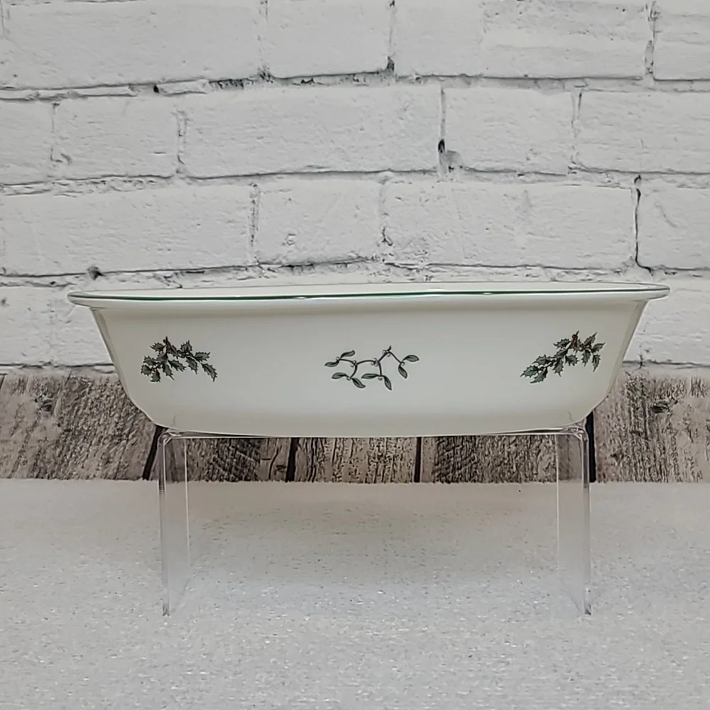 Spode 2000 Vintage Christmas Tree Oven to Table Oval Rimmed Dish in White/Green
